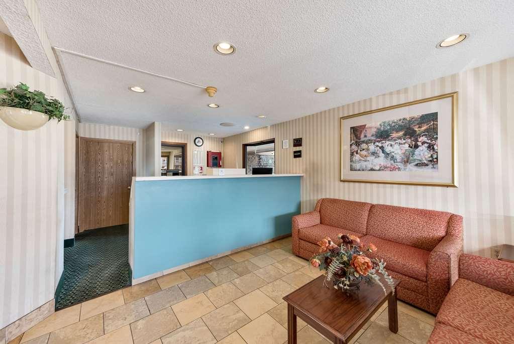 Rodeway Inn Columbus Beltér fotó